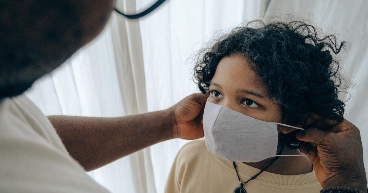 Wearing a mask to prevent the spread of RSV